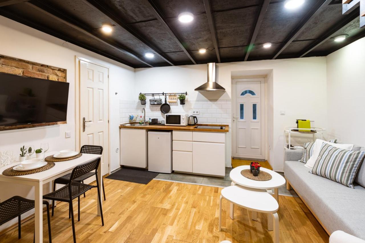 Apartment Modern Stylish @ Superb Location *